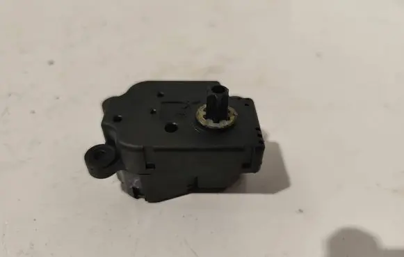 Opel Zafira B Air flap motor/actuator EAD514 H7102UB31 210708