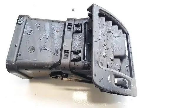 Volvo V50 Dashboard side air vent grill/cover trim 506002 y01103