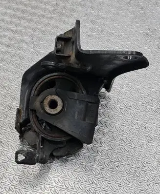 Toyota Avensis T250 Engine mount bracket 123720R010
