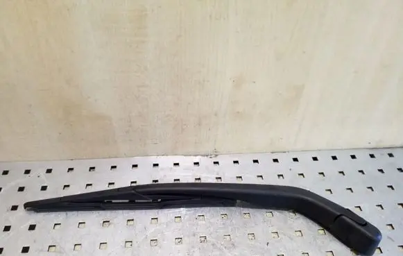 Rear wiper blade arm