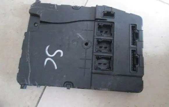 Renault Megane II Engine control unit/module 8200351185