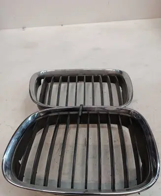 BMW 5 E39 Front grill 8159312