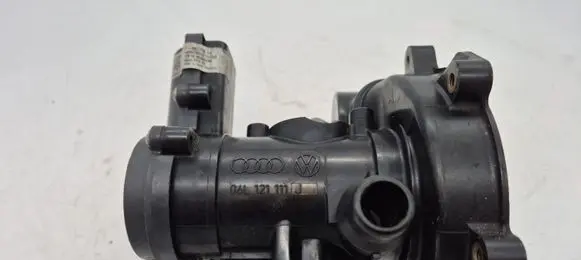 Volkswagen Golf VIII Water pump 06L121111J