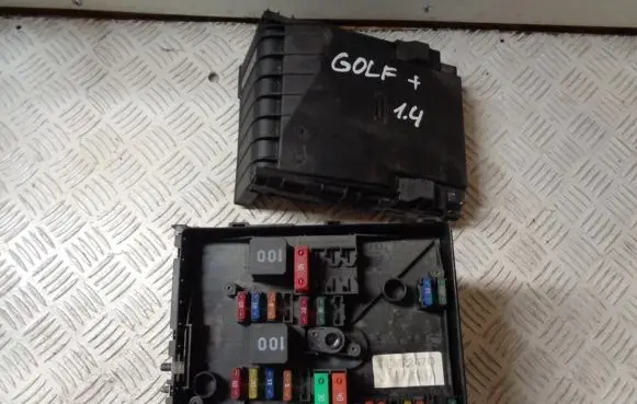 Volkswagen Golf Plus Fuse box set 243422470