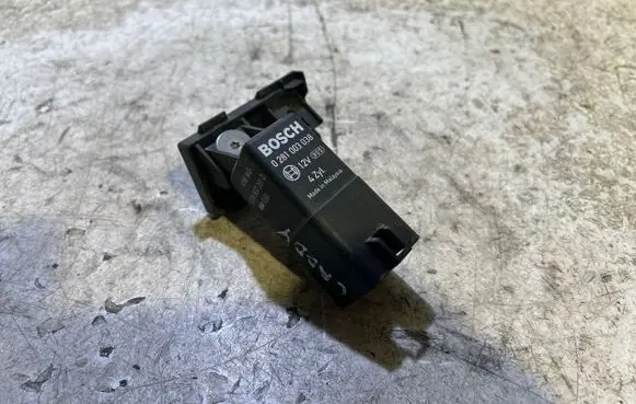 Volkswagen Caddy Glow plug pre-heat relay 038907281D