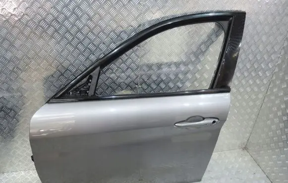 Alfa Romeo Giulia Front door KOLOR318