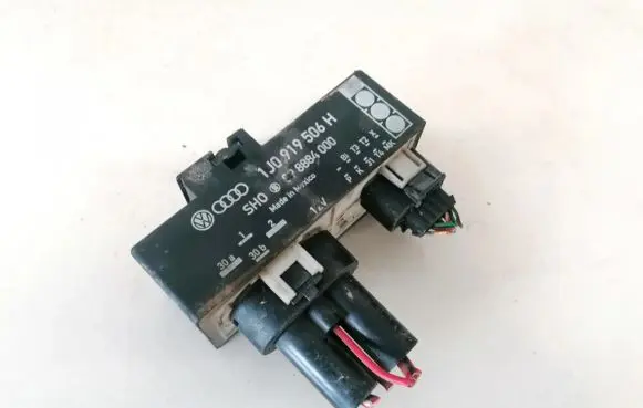 Volkswagen New Beetle Coolant fan relay 1j0919506h 898884000