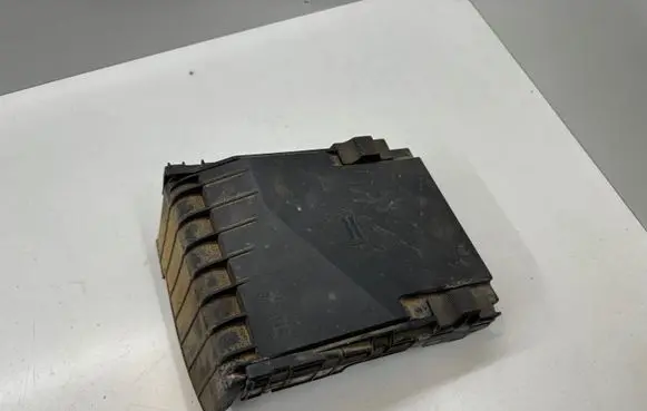 Audi TT TTS Mk2 Fuse box cover 014189871 017180061 1K0937132F