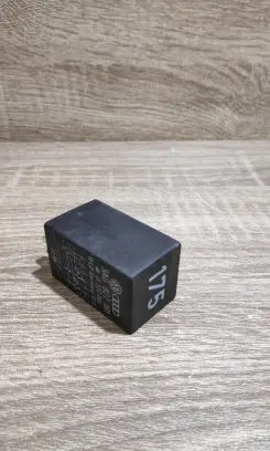 Audi A4 S4 B5 8D Other relay 3a0927181 61233005 175