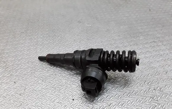 Skoda Octavia Mk2 (1Z) Fuel injector 038130073AG