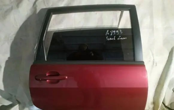 Suzuki Liana Rear door raudonos