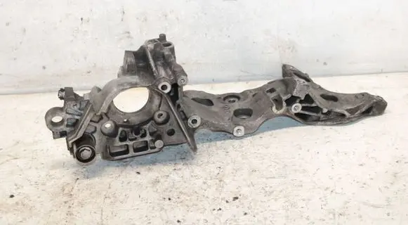 Volkswagen Golf VII Generator/alternator bracket 04L903143B