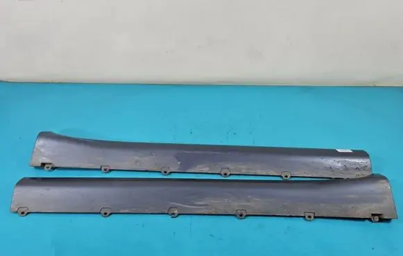 Foot area side trim