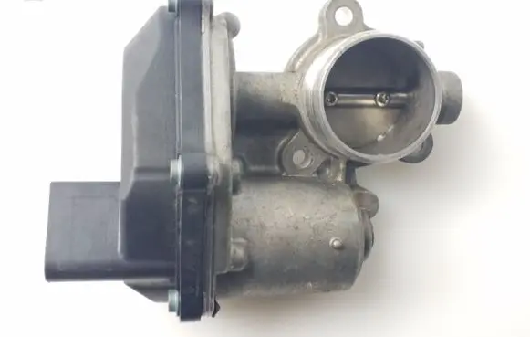 Volkswagen Golf VII EGR valve 04L131501C