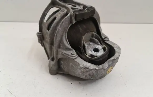 Audi Q7 4M Engine mount bracket 4M0199372FF
