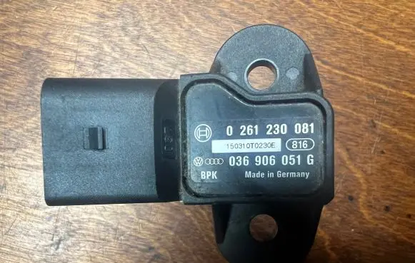 Volkswagen Golf V Air pressure sensor 036906051G 150310T0230E 0261230081