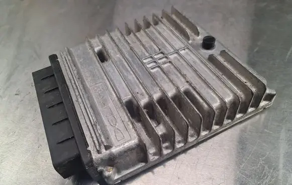 Ford Mondeo Mk III Engine control unit/module 5S7112A650HB 28025124 R0411C039B