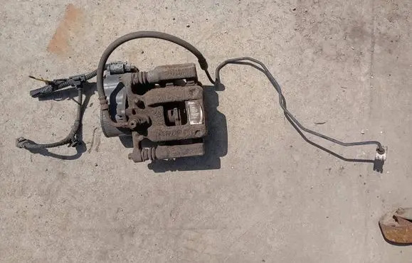 Opel Grandland X Rear brake caliper 9819059480