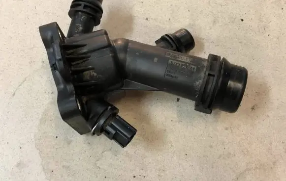 Volvo XC70 Thermostat/thermostat housing 31293556