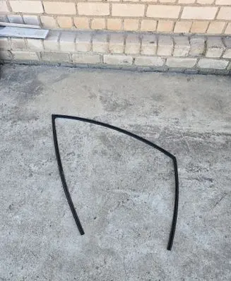Toyota RAV 4 (XA40) Rubber seal front door window/glass