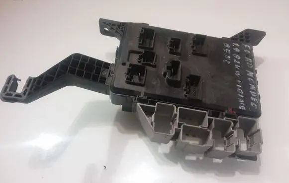 Ford Mondeo Mk III Fuse module 1S7T14A073AE