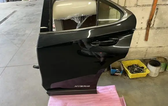Lexus UX Rear door