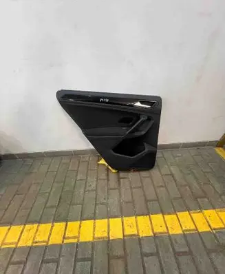 Volkswagen Tiguan Front door card panel trim F5827 2837047