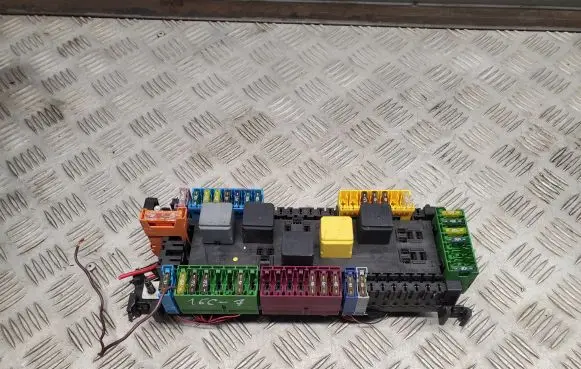 Mercedes-Benz GL X166 Fuse module A1669063901