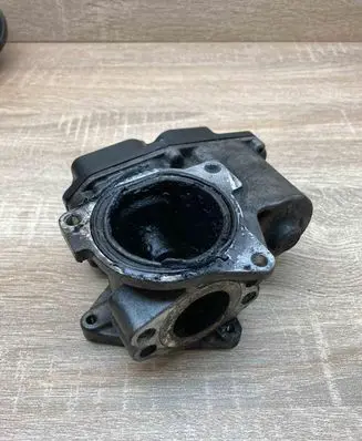 Volkswagen Tiguan EGR valve 03L131501E