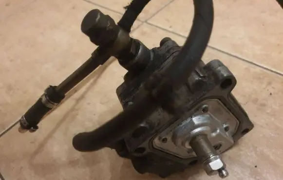 Volkswagen PASSAT B5 Fuel injection high pressure pump 305693 HDK111 FD470