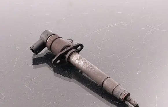 Volvo S60 Fuel injector 8658352