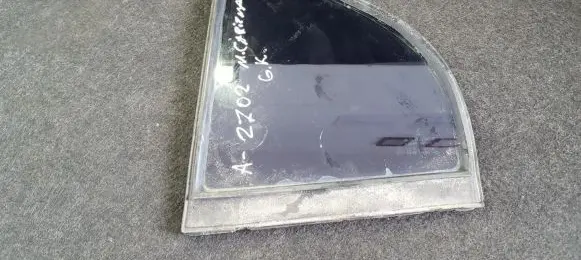 Rear vent window glass