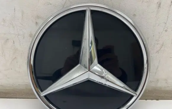 Mercedes-Benz GLC C254 Manufacturer badge logo/emblem A0008883100