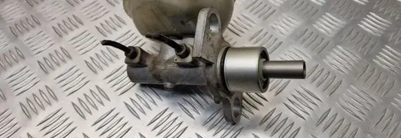 Volkswagen PASSAT B5 Master brake cylinder 4D0611351 8D0611301