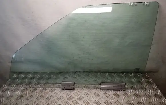 Volvo S70 V70 V70 XC Front door window glass four-door