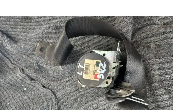 Opel Zafira B Rear seatbelt 
