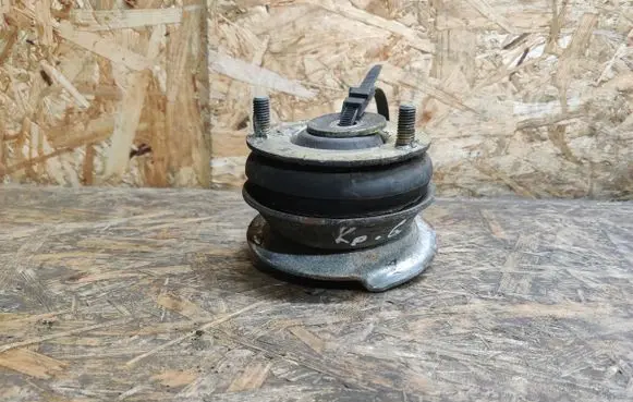 Porsche 928 Front shock absorber mounting bracket 