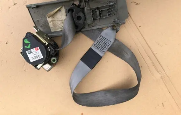 Audi A6 S6 C5 4B Front seatbelt 4B0857705