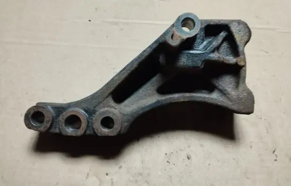Honda Accord Engine mounting bracket