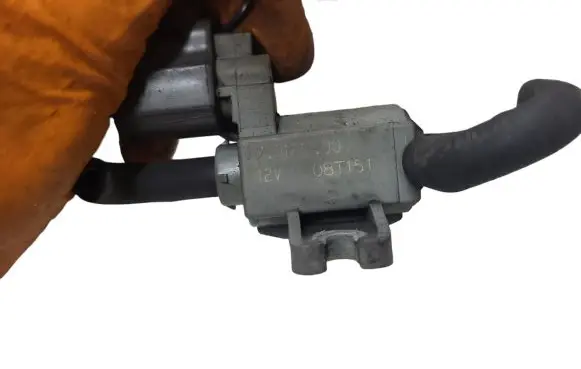 Jaguar XF X250 Turbo solenoid valve 70121100 08T151