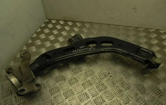 BMW 2 F46 Front lower control arm/wishbone 6882843