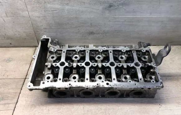 BMW 1 F20 F21 Engine head 781260303