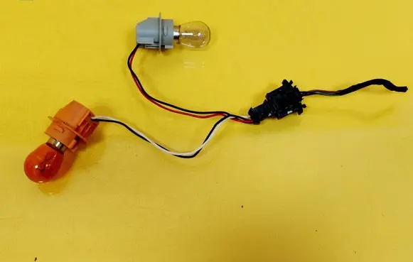 Nissan Note (E11) Tail light bulb cover holder 