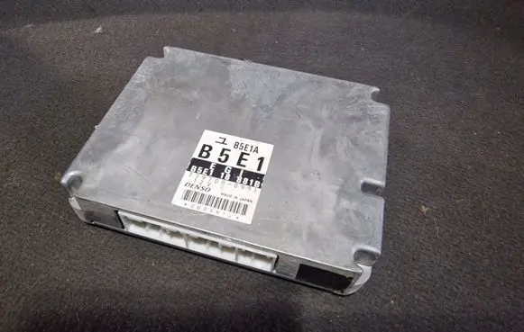 Mazda Demio Engine control unit/module B5E118881B