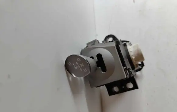 Toyota Prius (XW20) Gear shift switch/knob 8945147030