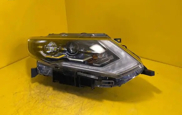 Nissan X-Trail T32 Headlight/headlamp 982657268055