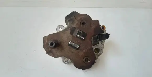 BMW 5 E60 E61 Fuel injection high pressure pump 7798333 0445010146 130140