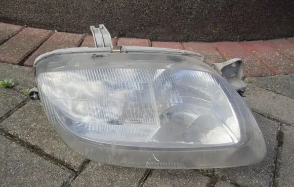 Mazda 323 Headlight/headlamp 11061703