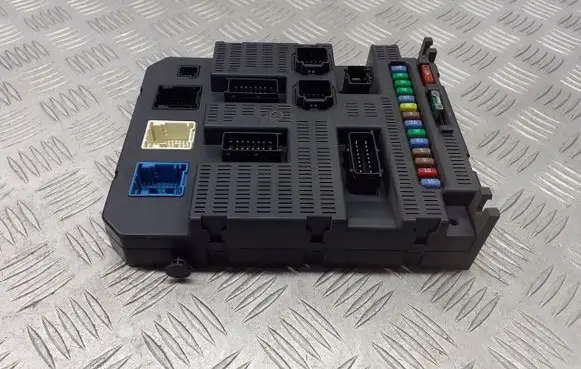 Citroen C4 I Fuse box set 9663798580