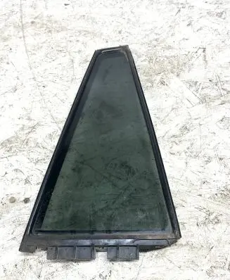 Toyota RAV 4 (XA30) Rear vent window glass 6818842040